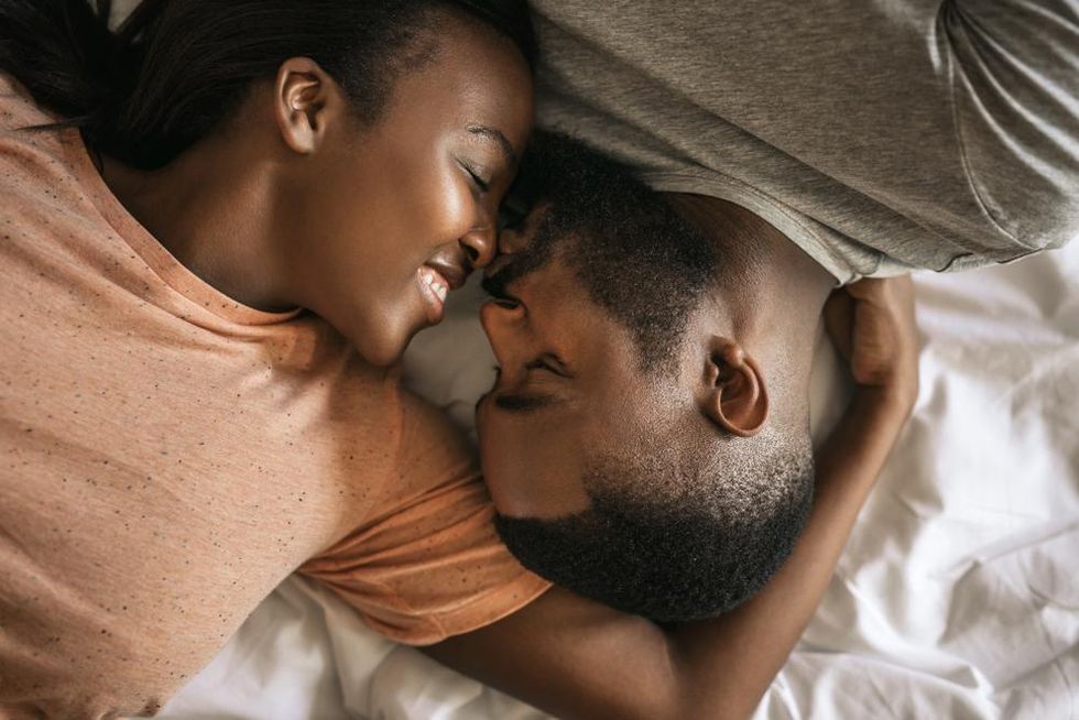 black-couple-love-bed