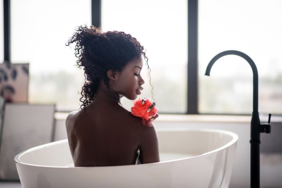 black-woman-in-bath