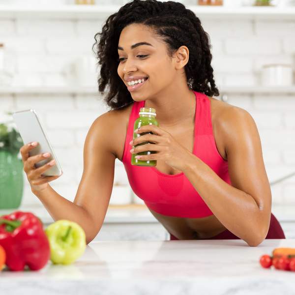 black-woman-juice-juicing