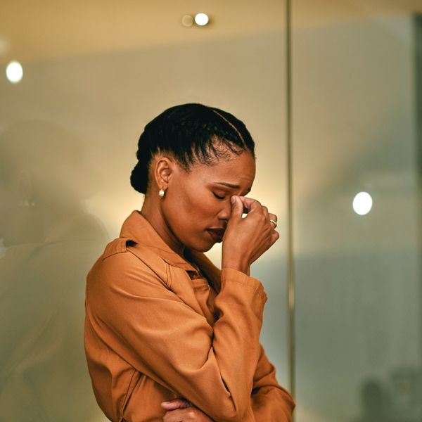 Black-woman-stressed-at-work