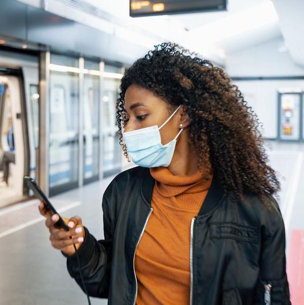 black-woman-travel-mask-pandemic
