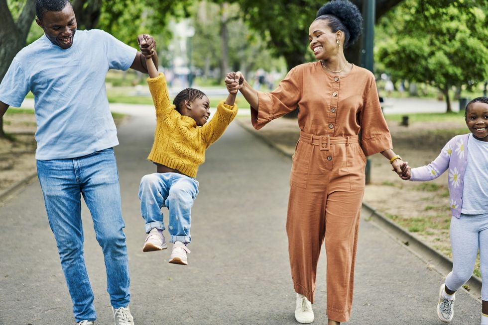 Couple-with-kids-in-the-park-family-time