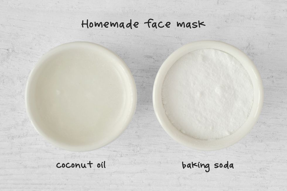 DIY-baking-soda-coconut-oil-scrub