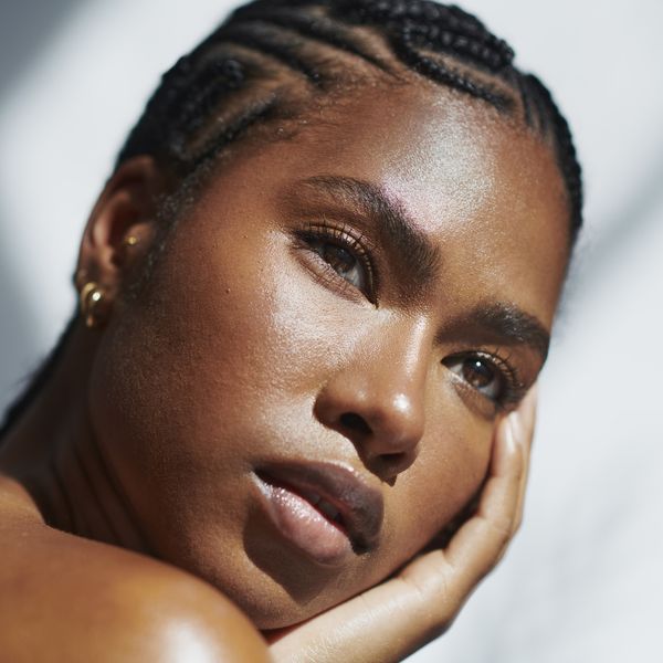 Gorgeous-Black-woman-glowing-skin-braids