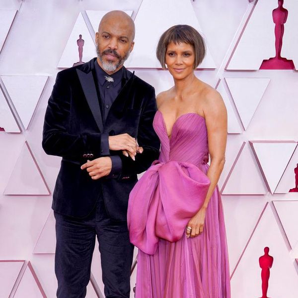 halle-berry-van-hunt-red-carpet
