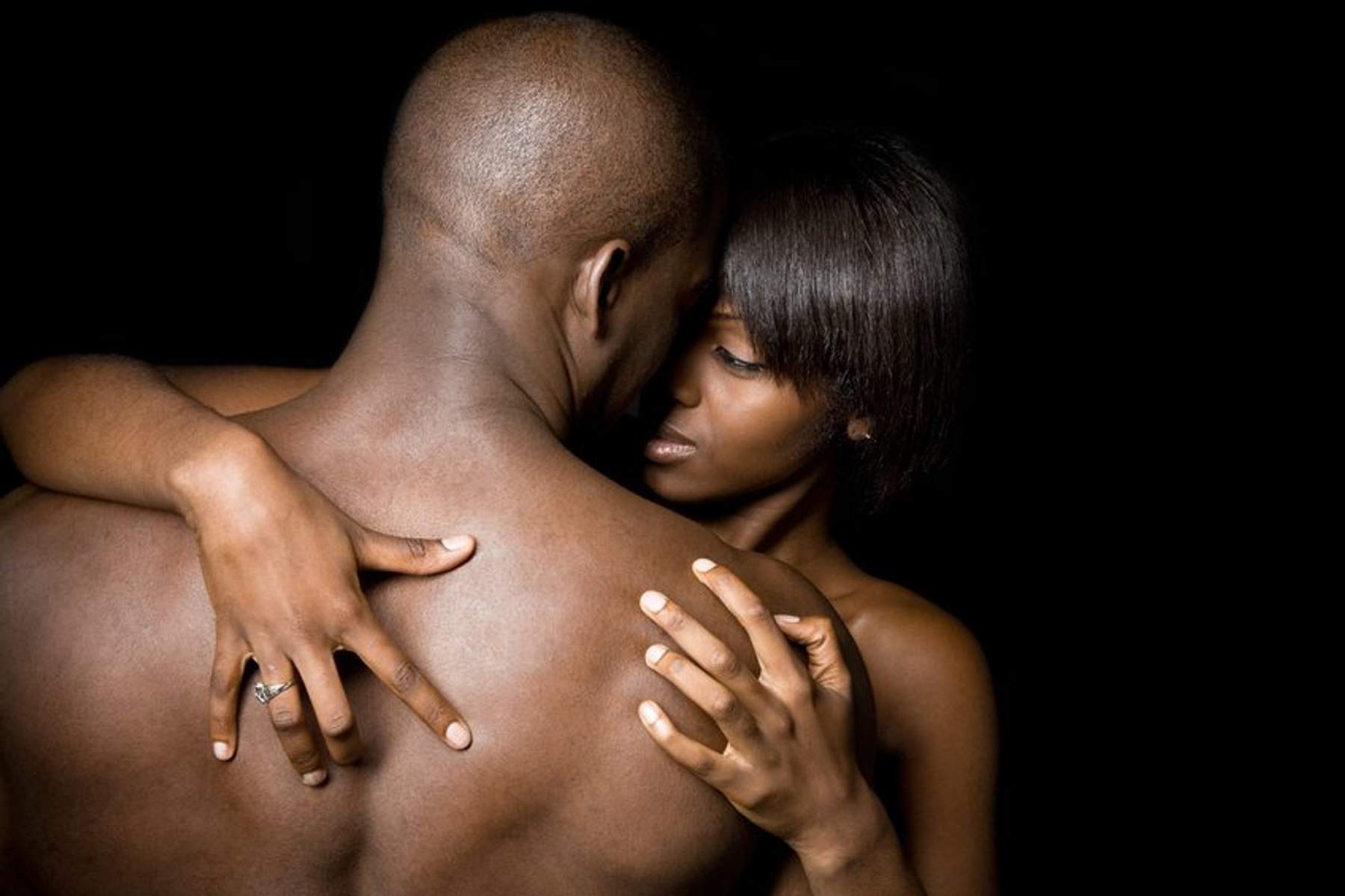 These 5 Scents That Men Wear Leave Women Weak