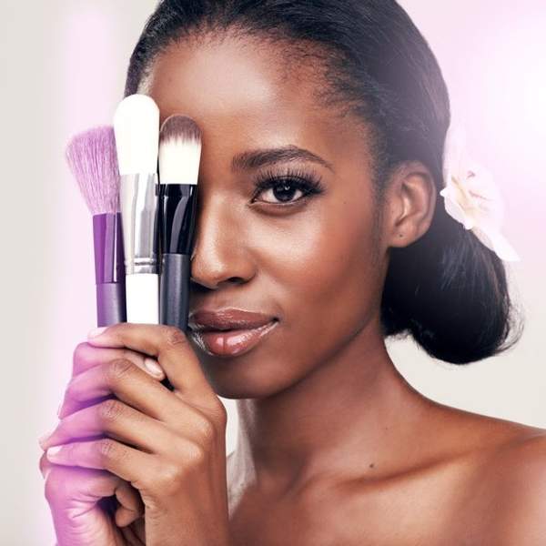 8 Must-Have Makeup Brushes Every Woman Needs & How To Use Them