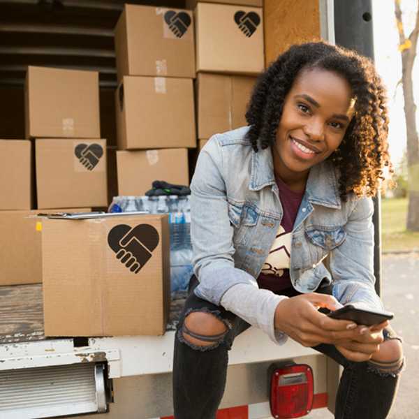 5 Subtle But Major Ways to Give Back This Holiday Season