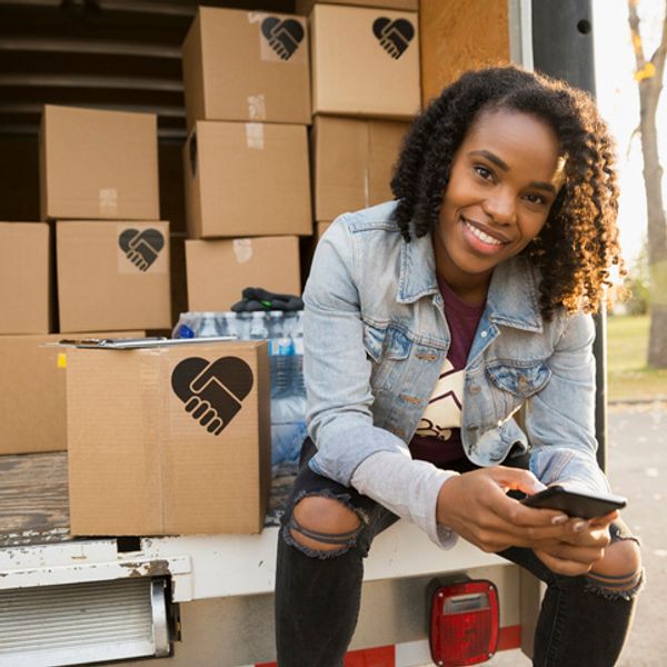 5 Subtle But Major Ways to Give Back This Holiday Season