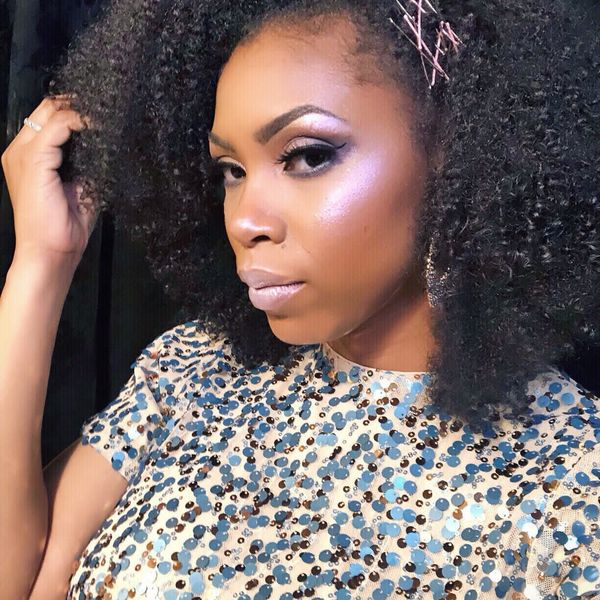 Here’s How To Pull Off Holographic Highlighters On Darker Skin