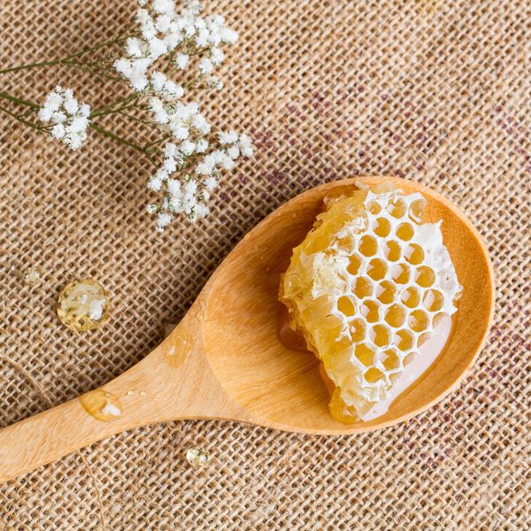 Manuka Honey Is The Ultimate Beauty Find