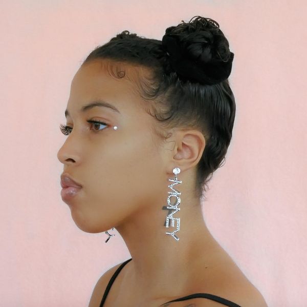 This Erotic Artist Rose To The Top 2.5% On OnlyFans While Saving Nearly Five Figures