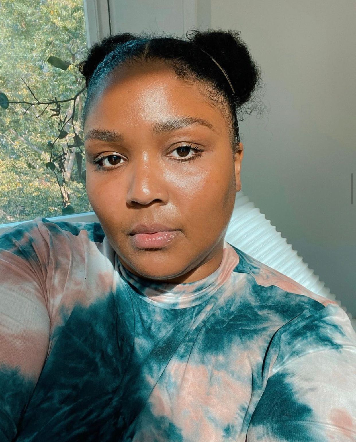 lizzo-no-makeup-selfie