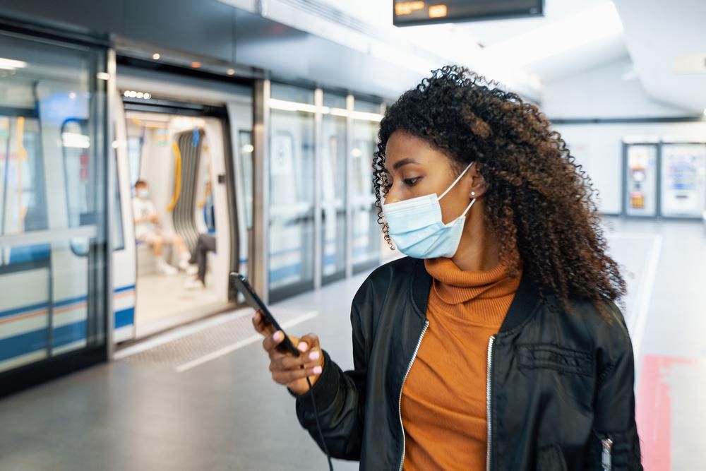 black-woman-travel-mask-pandemic