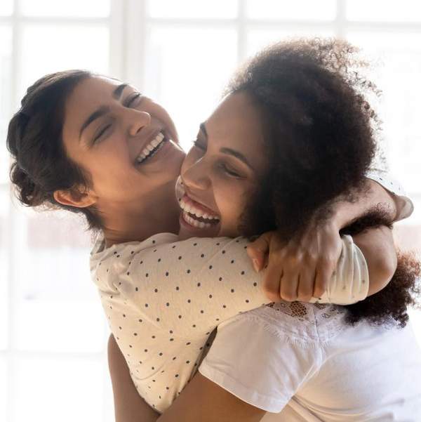 Don’t Let Long-Distance Friendships Fall Apart – Here’s How To Reconnect