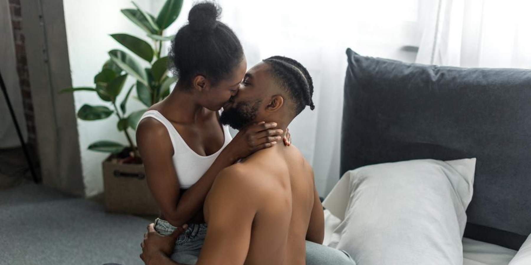 How To French Kiss, According To An Expert