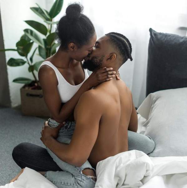 How To French Kiss, According To An Expert