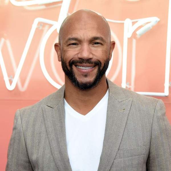 Stephen Bishop On Relationship Deal-Breakers & Obsession