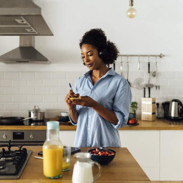 We Asked A Dietitian How To Reduce Bloating The Healthy Way