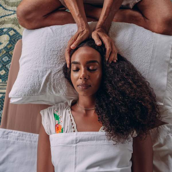 9 Ways To Spiritually Detox, According To A Reiki Healer