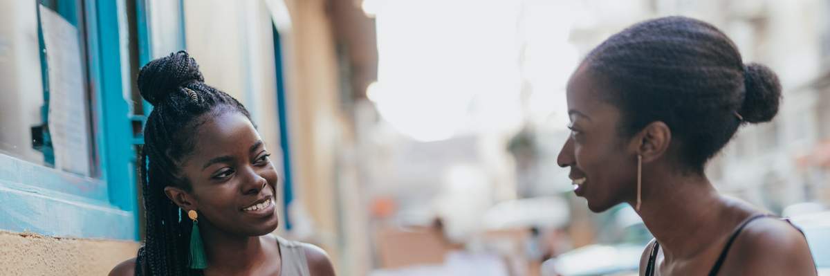 The Secret To A Richer Social Life Lies In The Underrated Magic Of 'Weak Ties'