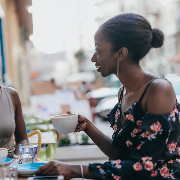 The Secret To A Richer Social Life Lies In The Underrated Magic Of 'Weak Ties'