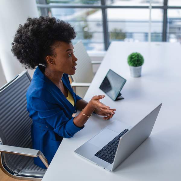 5 Signs Your Work Bestie Is Actually Out To Sabotage You