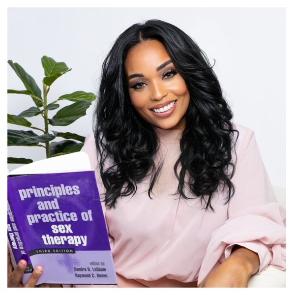 An Intimacy Coordinator Gives The Tea On Our Favorite Love Scenes (& How To Can Recreate Them)