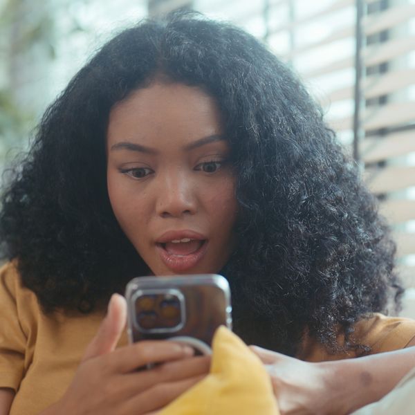 This Is How To Handle Relationship-Related Social Media Content This Year