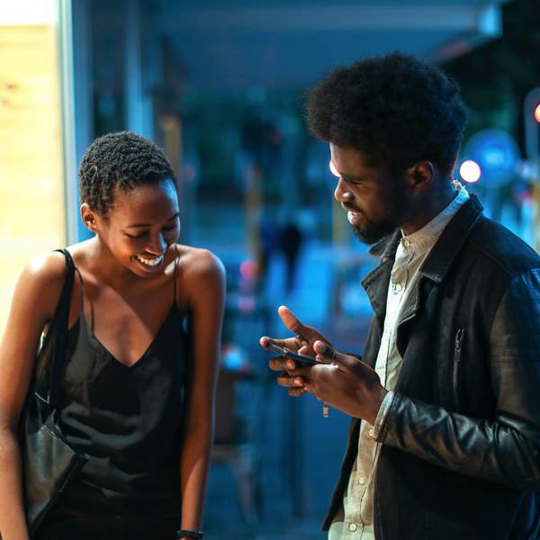 'Throning' And 'Nanoships' Are Two Current Dating Trends That Get Major Side-Eye From Me