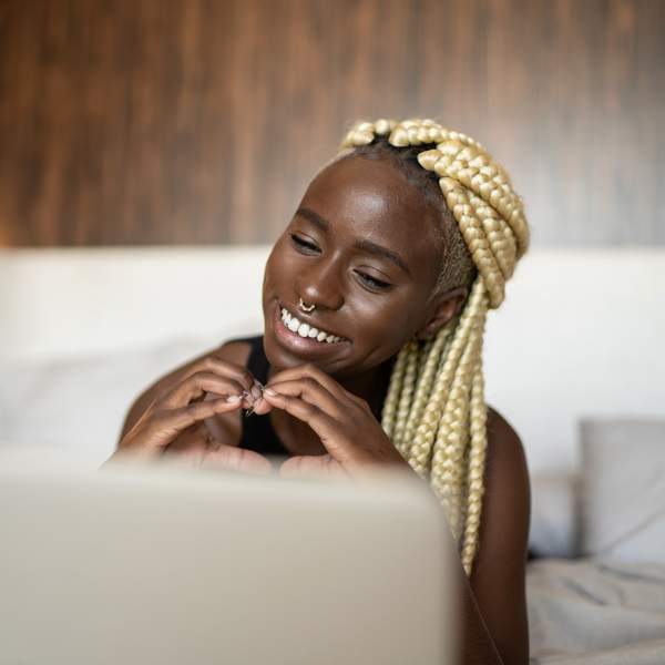 Here's Why 'Dating Sunday' Is The New Year’s Tradition You Didn’t Know You Needed