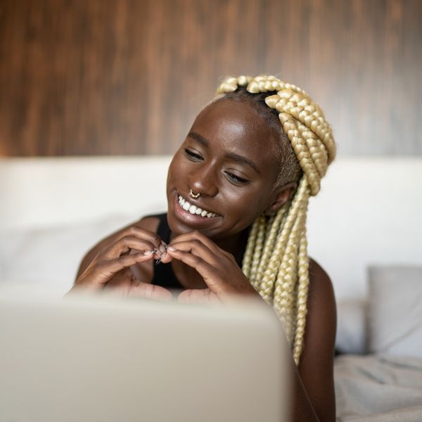 Here's Why 'Dating Sunday' Is The New Year’s Tradition You Didn’t Know You Needed