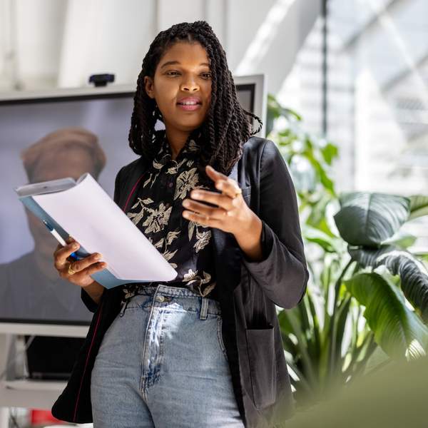 Pitch-A-Friend Is A Viral PowerPoint Dating Trend That Could Actually Work For You