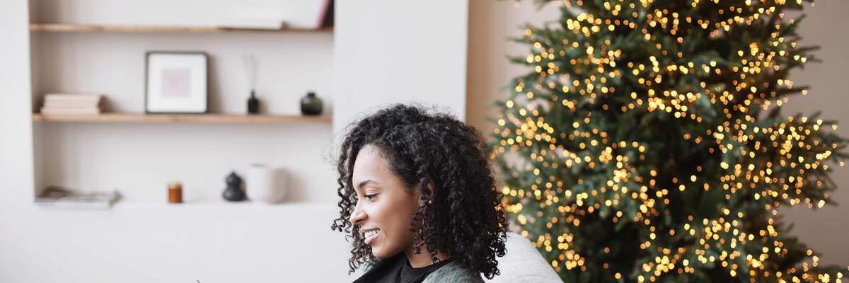 We Asked 20 Single Women How They're Spending The Holidays, Here's What They Said