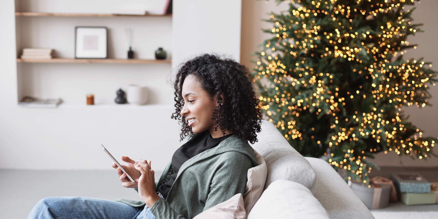 We Asked 20 Single Women How They're Spending The Holidays, Here's What They Said
