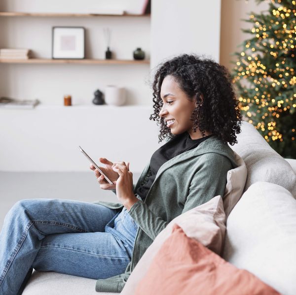 We Asked 20 Single Women How They're Spending The Holidays, Here's What They Said