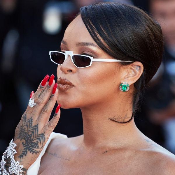 rihanna-red-nails-red-nail-theory