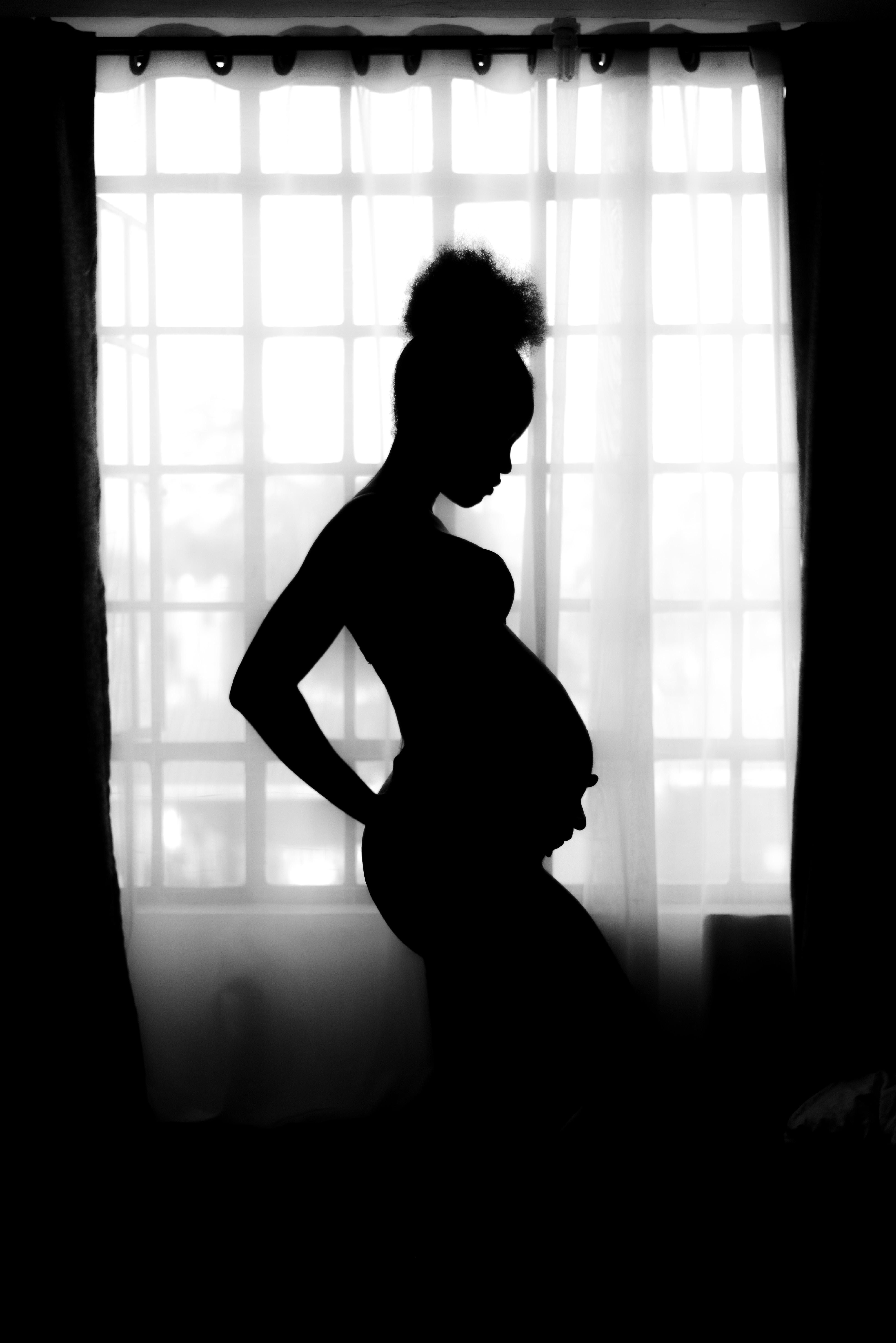 Silhoutte-pregnant-woman