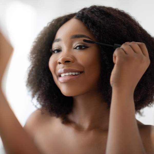 Ways-to-naturally-grow-eyelashes-at-home